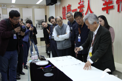 墨香浸潤社區(qū) 名家引領(lǐng)藝術(shù)——書法家走進(jìn)青島社區(qū)開展文化交流活動